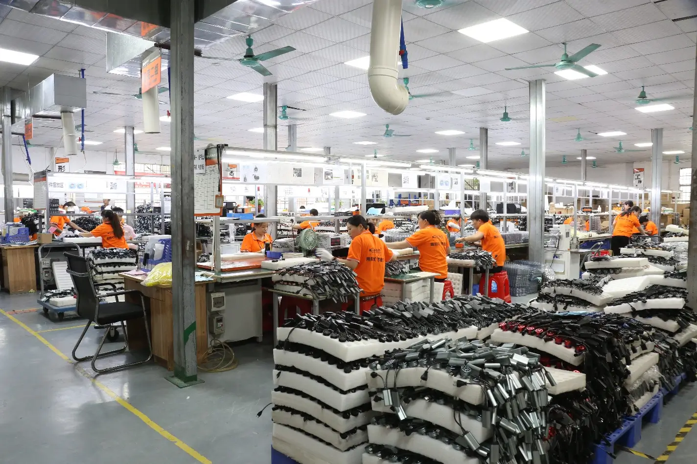 LED Manufacturer 13 AKE LED Factory Manufacturing Production Capacity