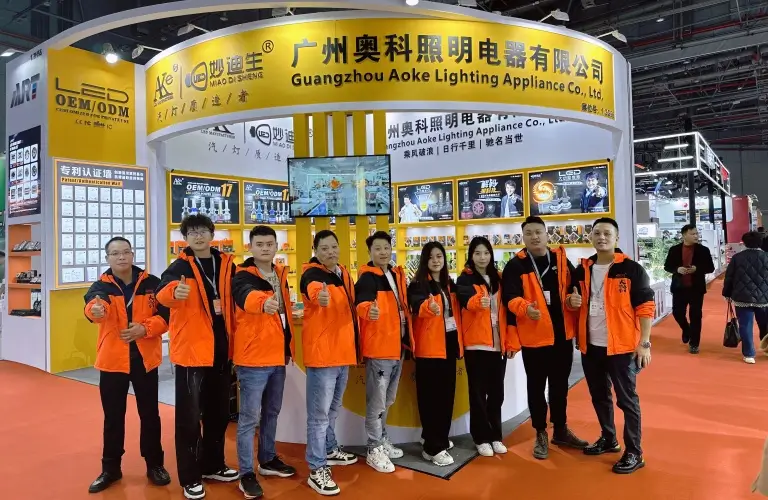 Bi LED Lente de proyector 21 Fotos de la feria AKE TEAM Shanghai-Frankfurt, diciembre de 2023.