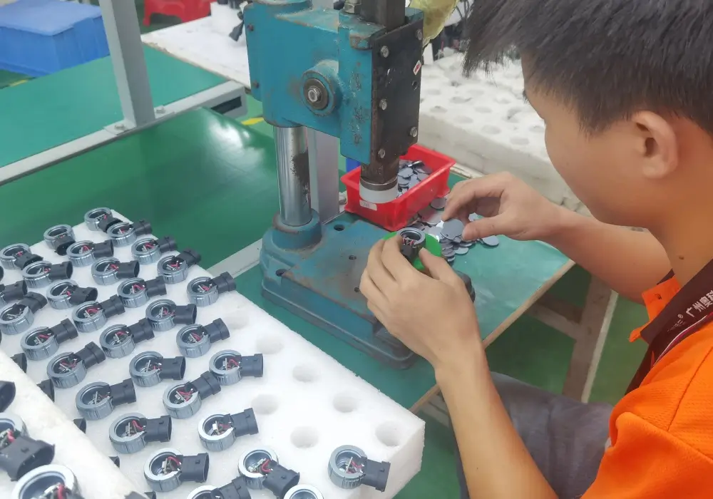 Como encontrar um fabricante chinês de lâmpadas LED para faróis: um guia completo 7 Cooperar com os fabricantes chineses de lâmpadas para faróis