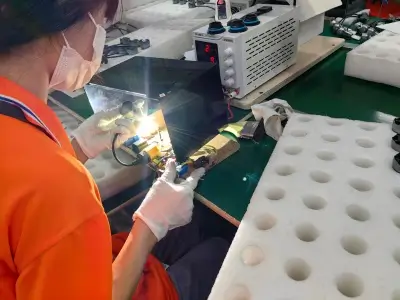AKE LED Headlight Bulb Manufacturer 13 The headlight bulb testing room adheres to quality standards, ensuring stable performance and long-lasting durability.