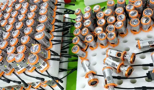 melhores lâmpadas LED para faróis 14 Capacidade de produção da fábrica AKE LED (1)