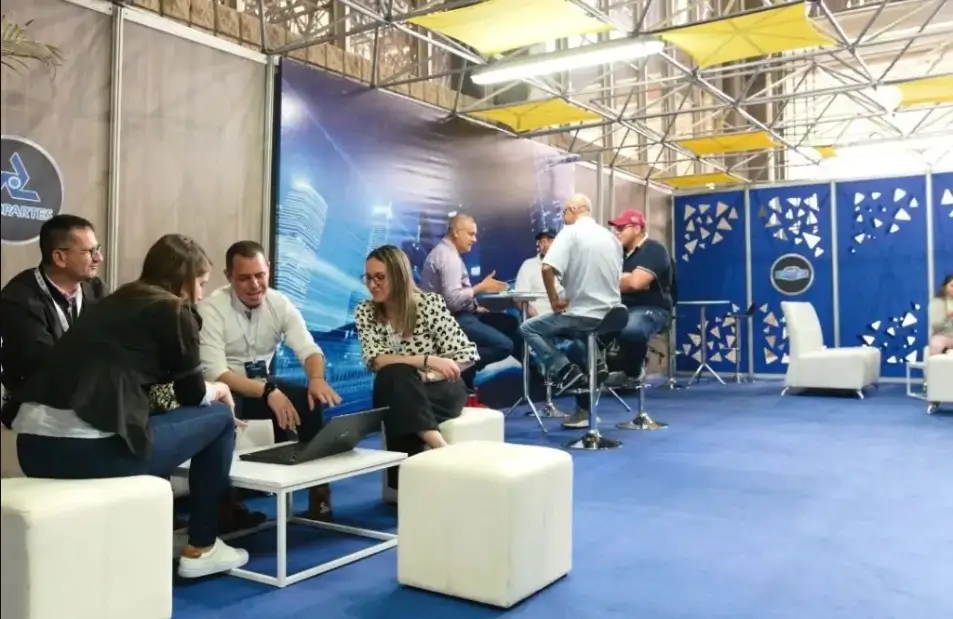 AKE LED Exhibits at EXPOPARTES 2026 in Colombia 3 professional buyers