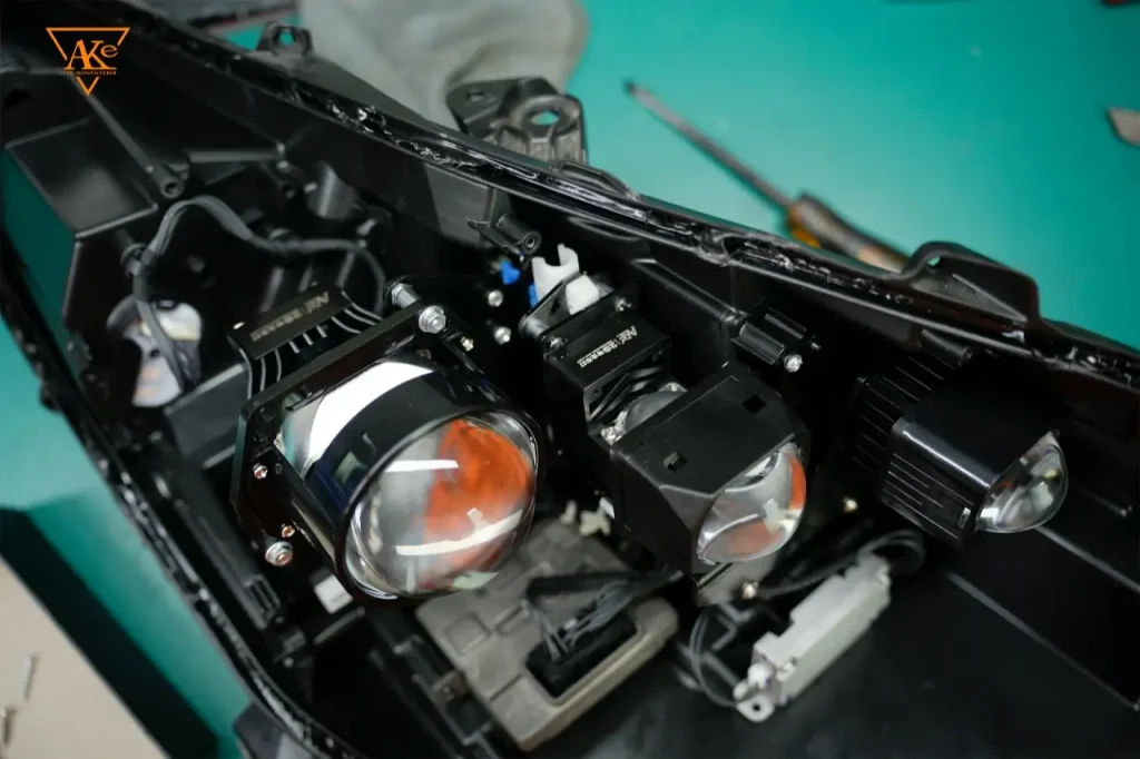 Toyota Crown Kluger Headlight Retrofit Guide: Matrix Projector or 3-Inch Projector? 10 Install the AKE LED Module & Projector