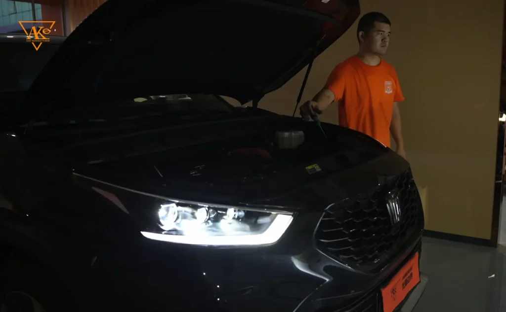 Toyota Crown Kluger Headlight Retrofit Guide: Matrix Projector or 3-Inch Projector? 14 Finally, the headlight beams were tested on the vehicle.